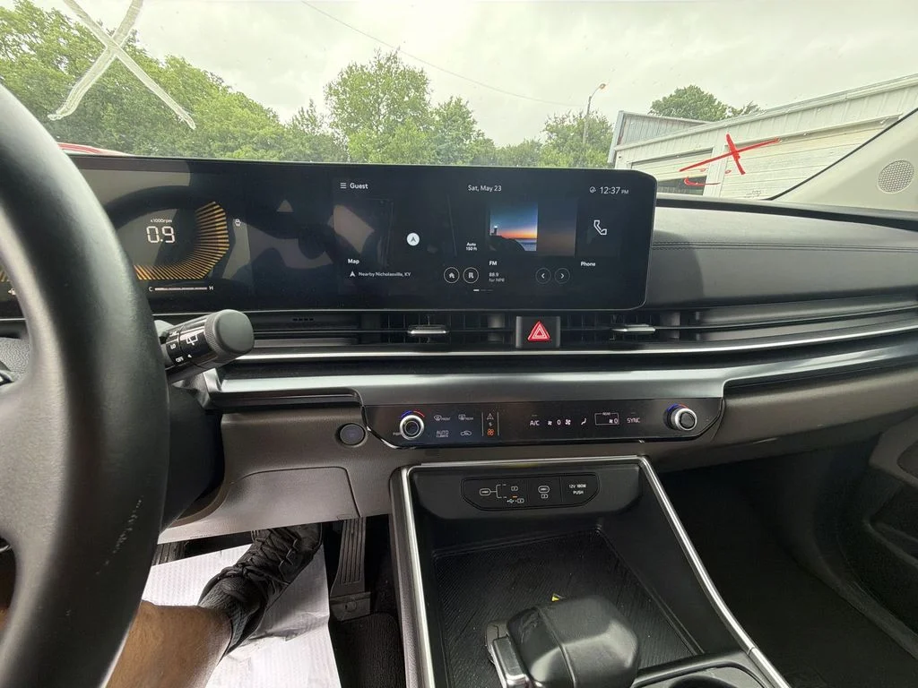 Used 2025 Red Kia LXS image 18