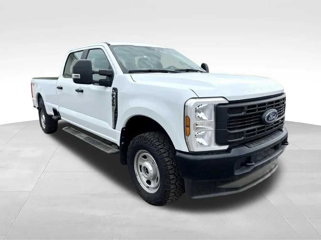 Used 2024 White Ford XL image 3