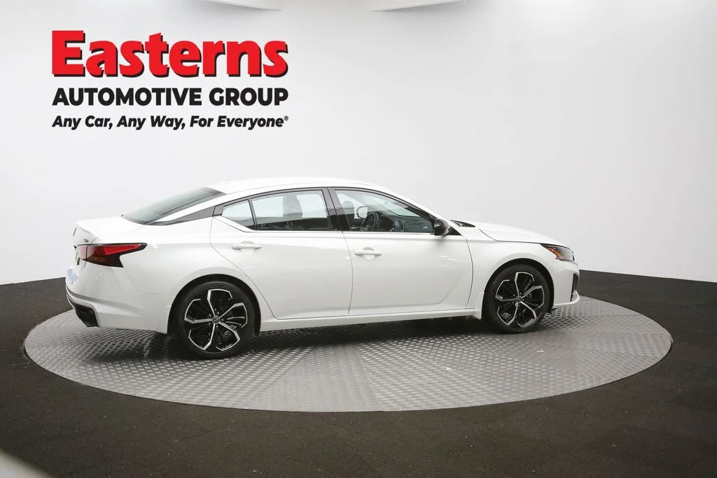 Used 2023 White Nissan 2.5 SR image 40