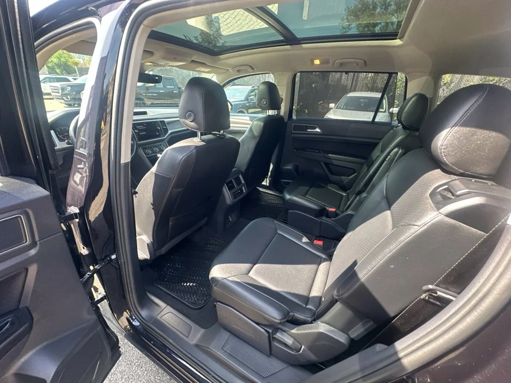 Used 2019 Black Volkswagen 3.6L V6 SE image 22