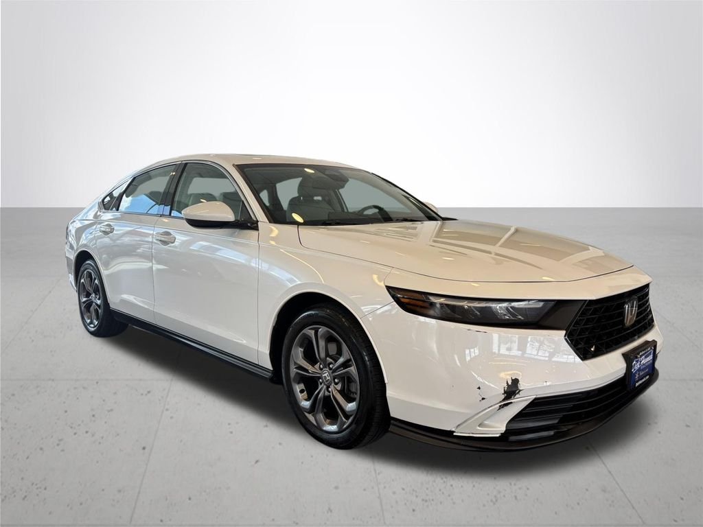 Used 2023 White Honda EX image 5