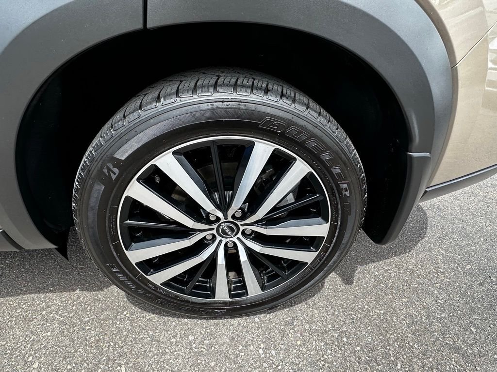 Used 2023 Beige Nissan Platinum image 12
