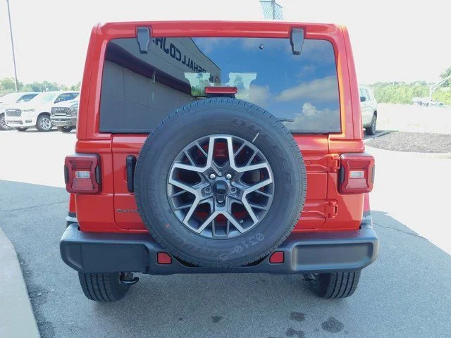 2025 Jeep Wrangler 4-Door Sahara - Photo 26