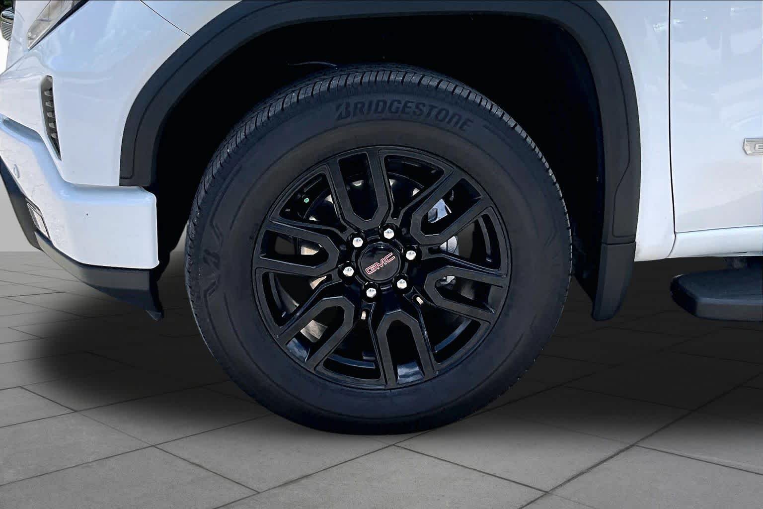 Used 2026 Summit White GMC Elevation image 11