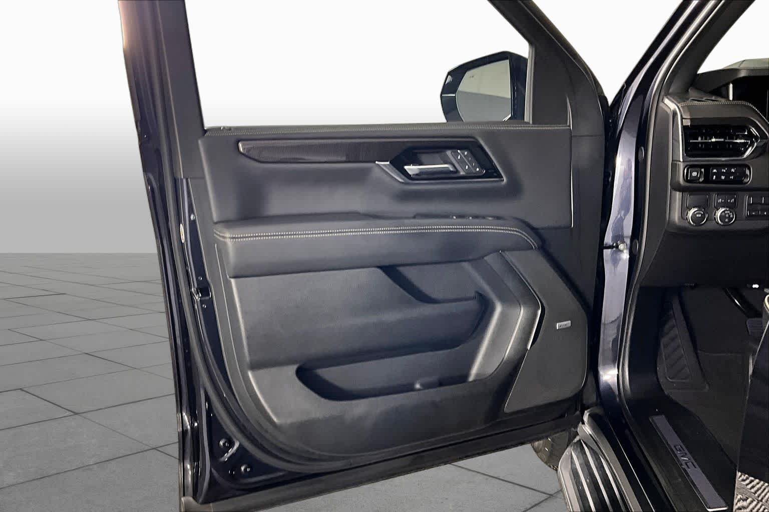 Used 2025 Titanium Rush Metallic GMC Elevation image 20