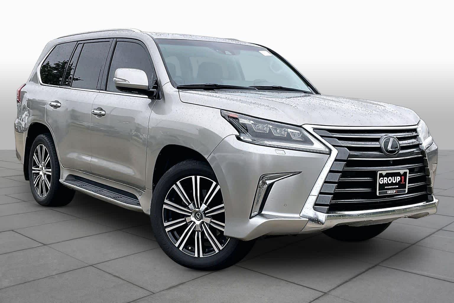 Used 2019 Atomic Silver Lexus  image 3