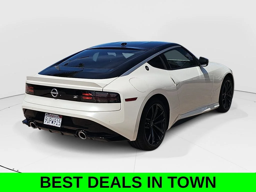 Used 2025 White Nissan Performance image 3