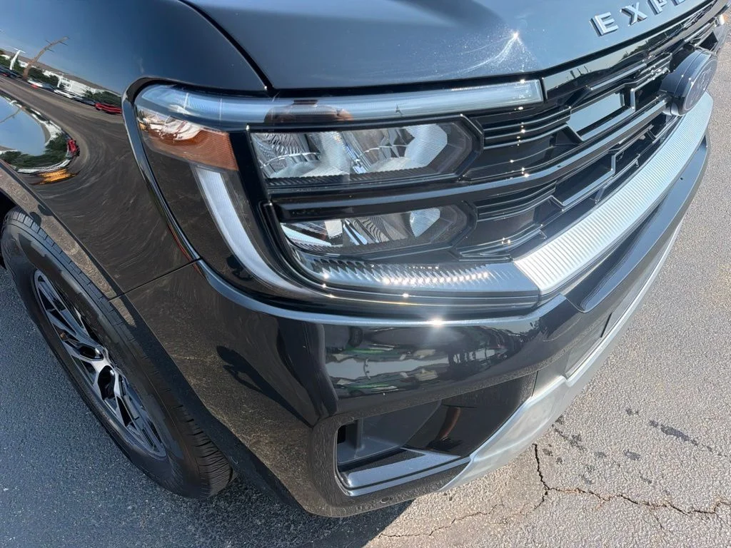 Certified Used 2025 Black Metallic Ford Platinum image 14