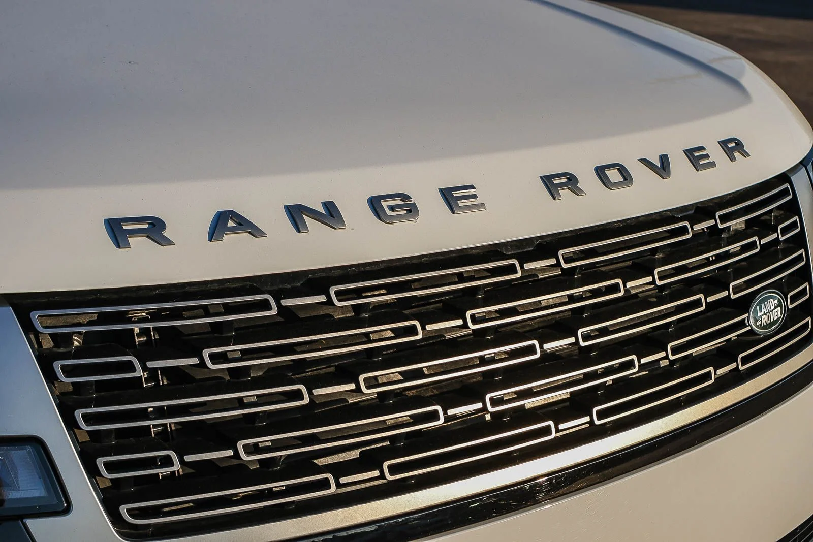 2025 Land Rover Range Rover SE - Photo 16