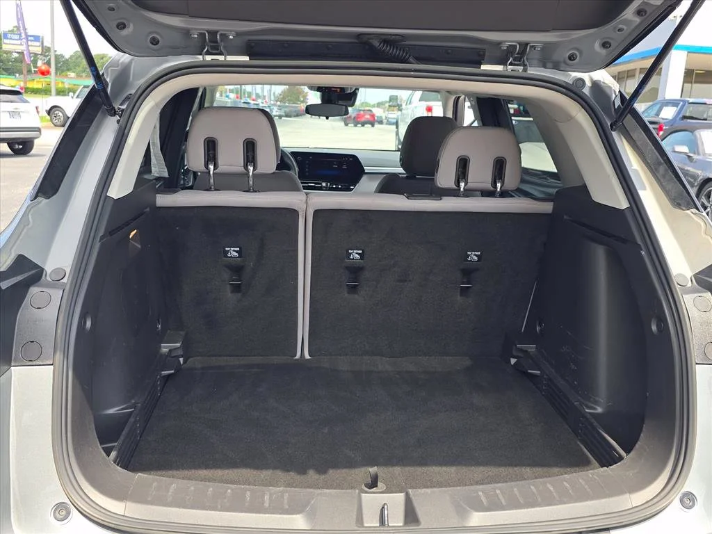 Used 2025 Gray Chevrolet LT image 27