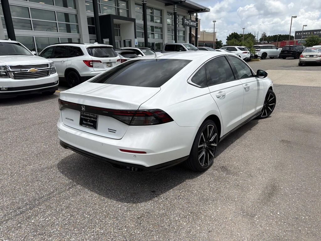 Used 2024  Honda Touring image 7