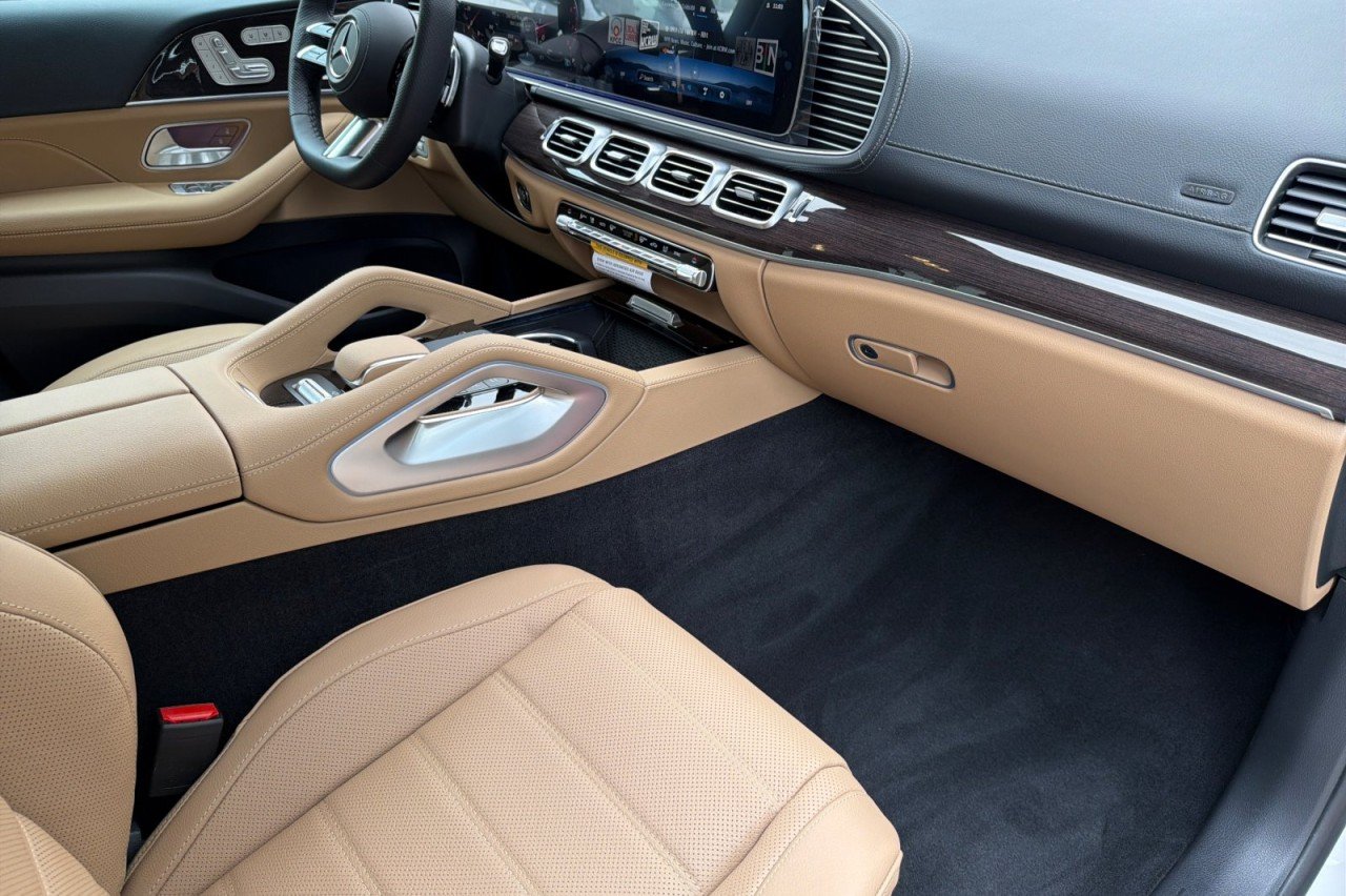 New 2026 Polar White Mercedes-Benz GLS 450 4MATIC® SUV image 16