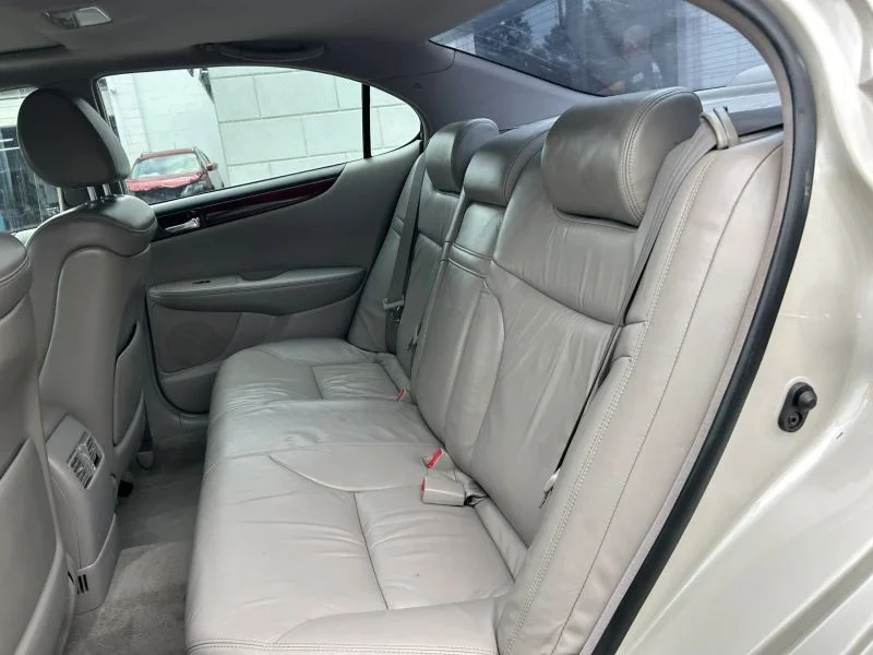 Used 2003 Gold Lexus ES 300 Sedan 4D image 31