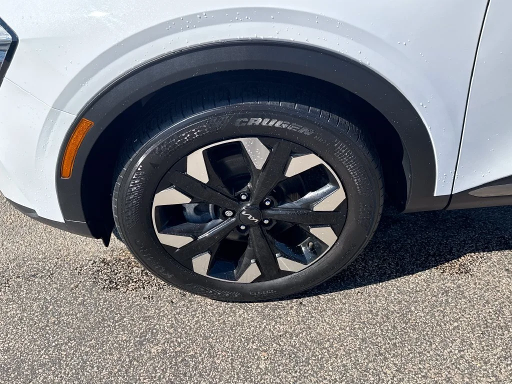 Used 2023 White Kia X-Line image 40