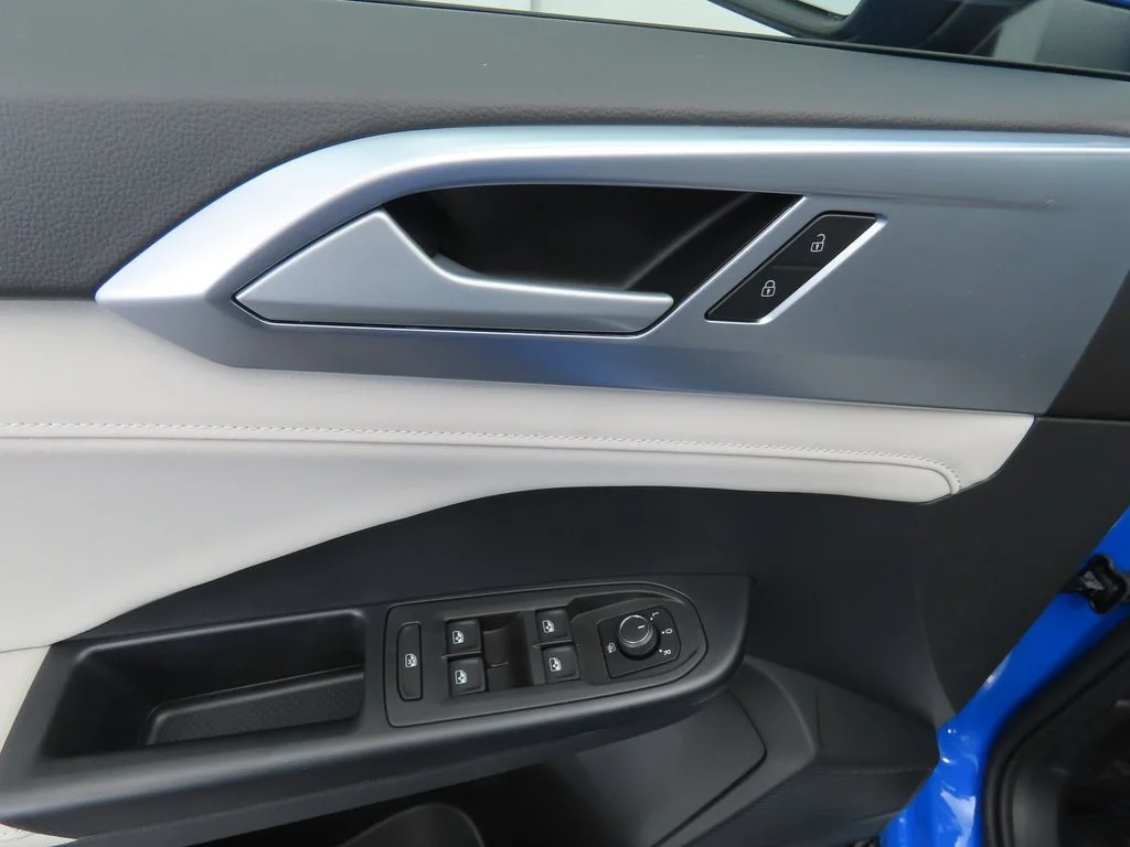 New 2026 Blue Volkswagen 1.5T SE image 23