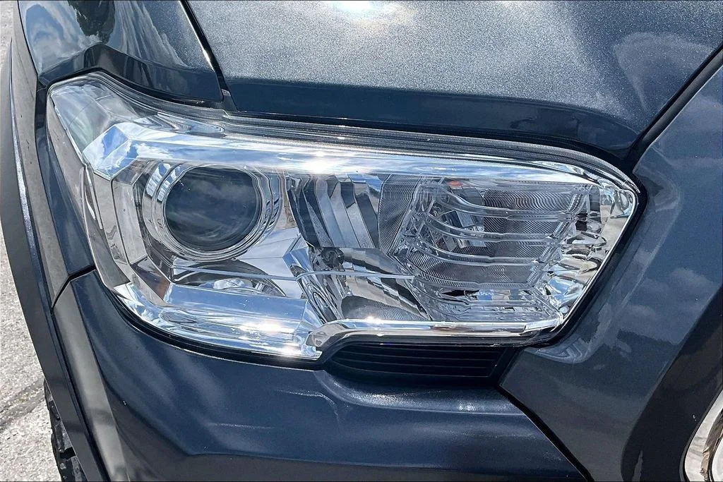Used 2022 Gray Toyota SR5 image 31