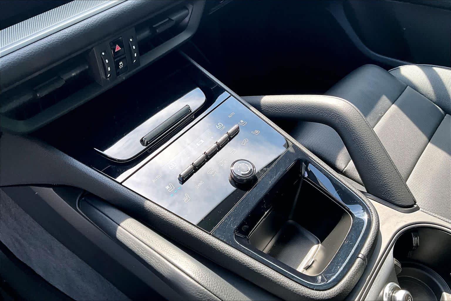 Used 2025 Carrara White Metallic Porsche  image 17