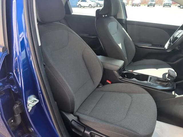 2025 Kia K4 LXS - Photo 28