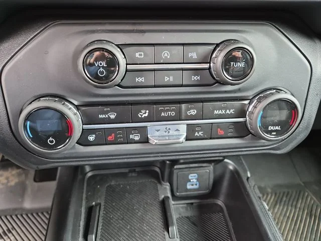 Certified Used 2025 Green Metallic Ford Outer Banks image 17