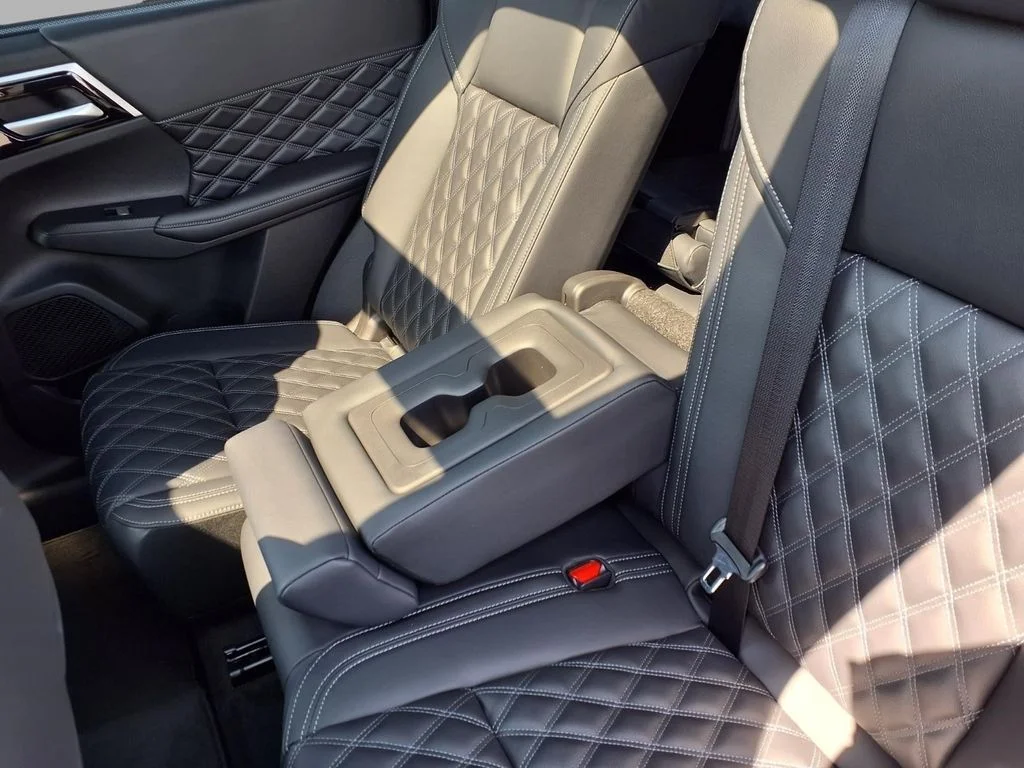 New 2026 Gray Nissan Platinum image 26