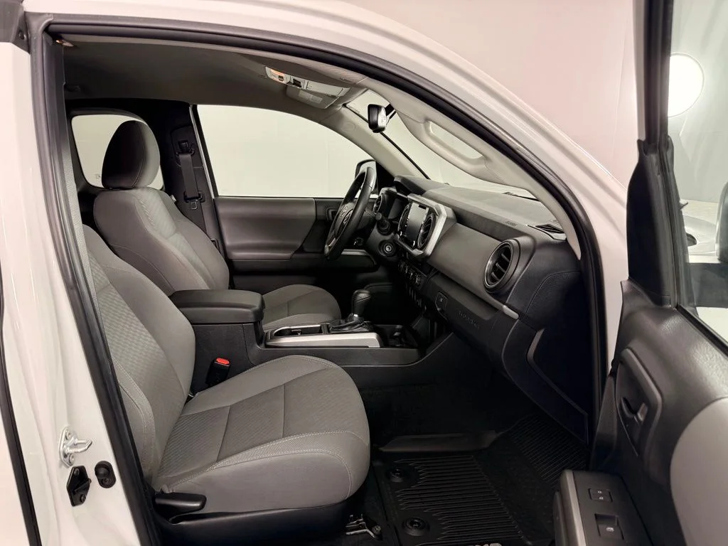 Used 2021 White Toyota SR5 image 20