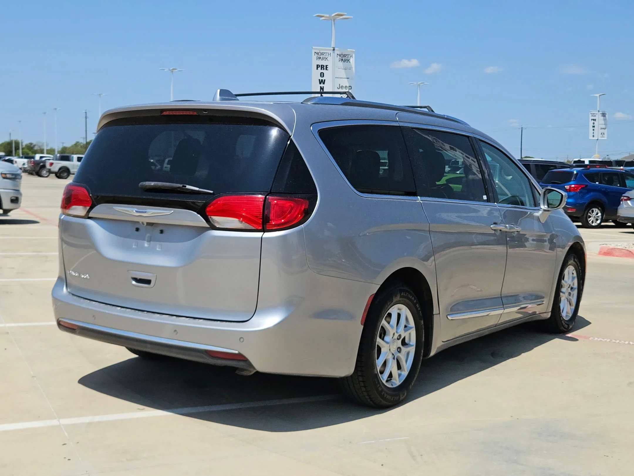 Used 2020 Silver Chrysler Touring L image 3