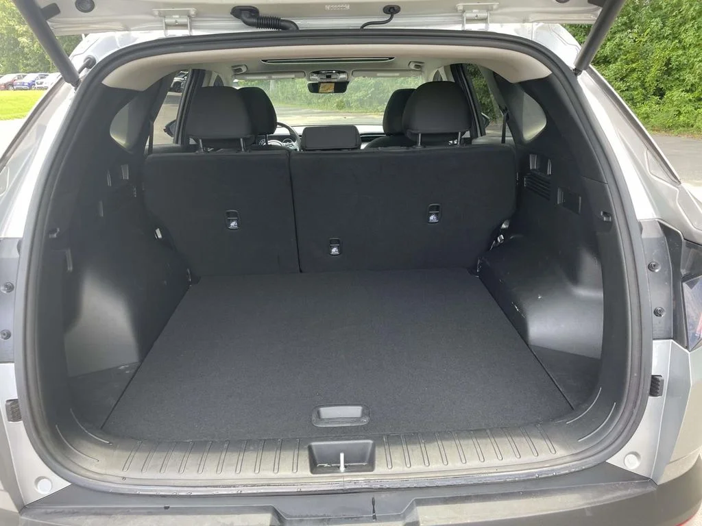 Used 2022 Silver Hyundai SEL Convenience image 9