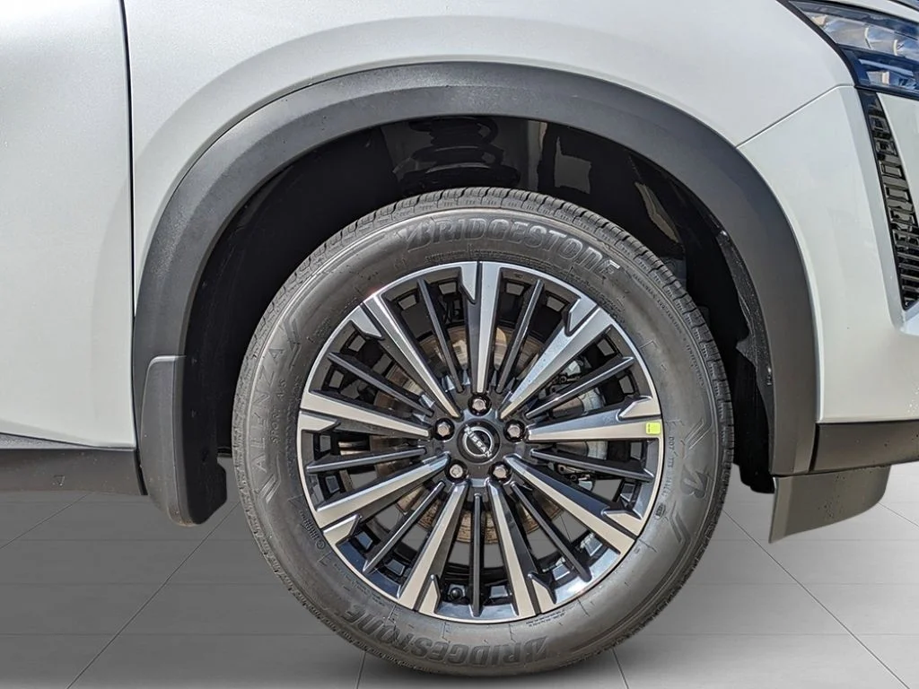 New 2026 Everest White Pearl TriCoat Nissan Platinum image 9