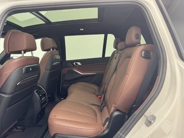 Used 2023 Mineral White Metallic BMW xDrive40i image 21