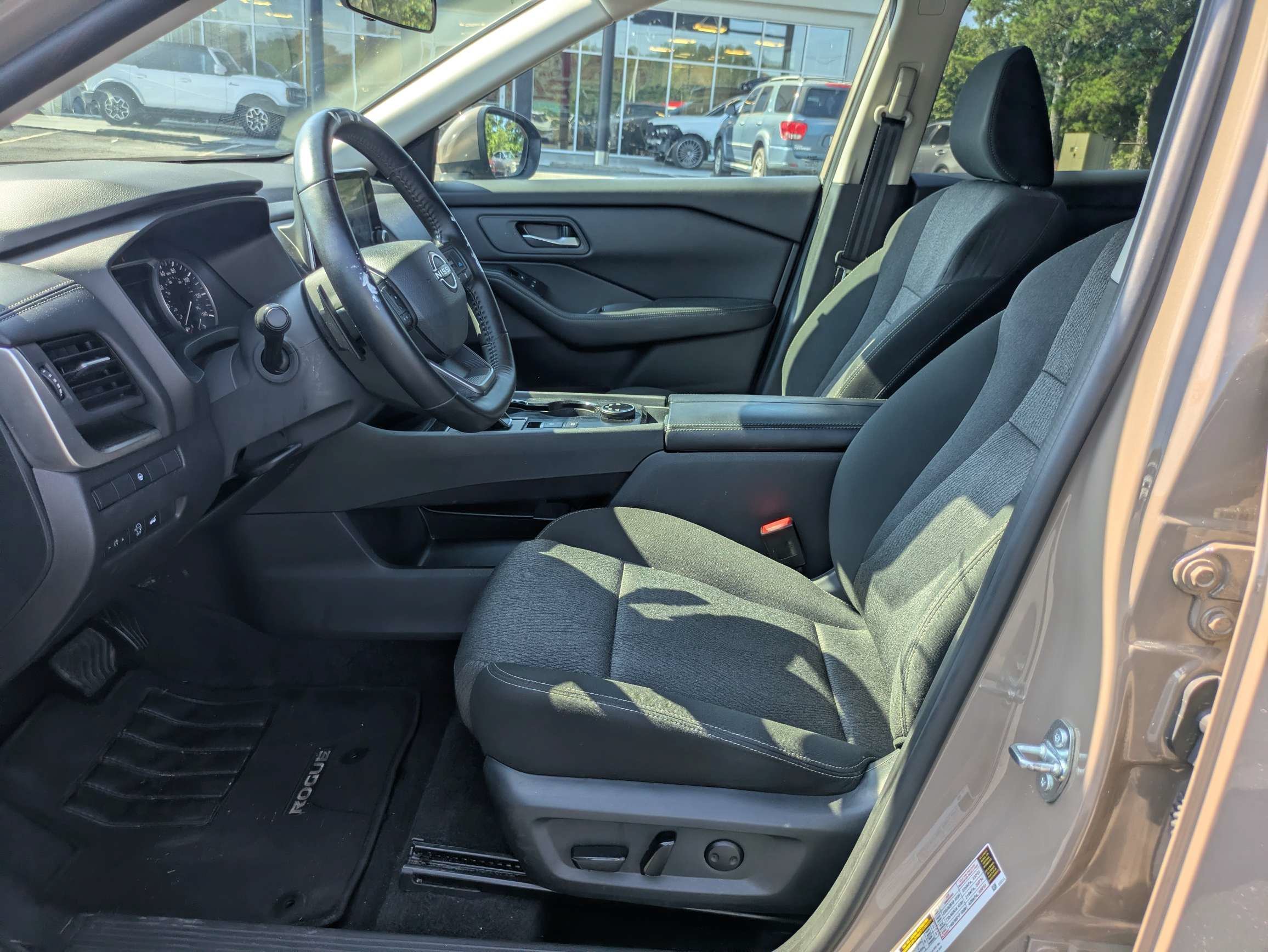 Used 2025  Nissan SV image 17