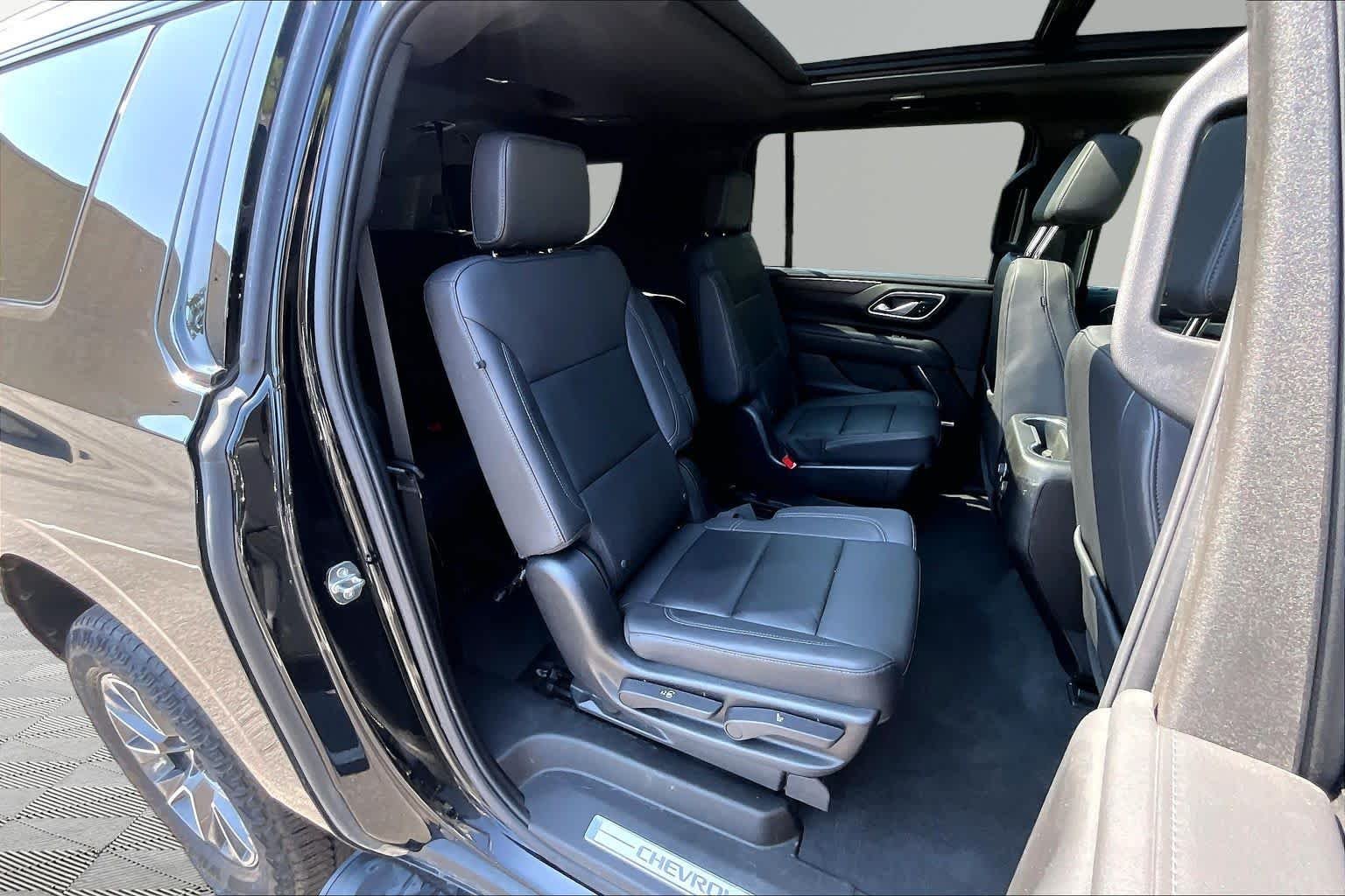 Used 2023 Black Chevrolet Z71 image 20