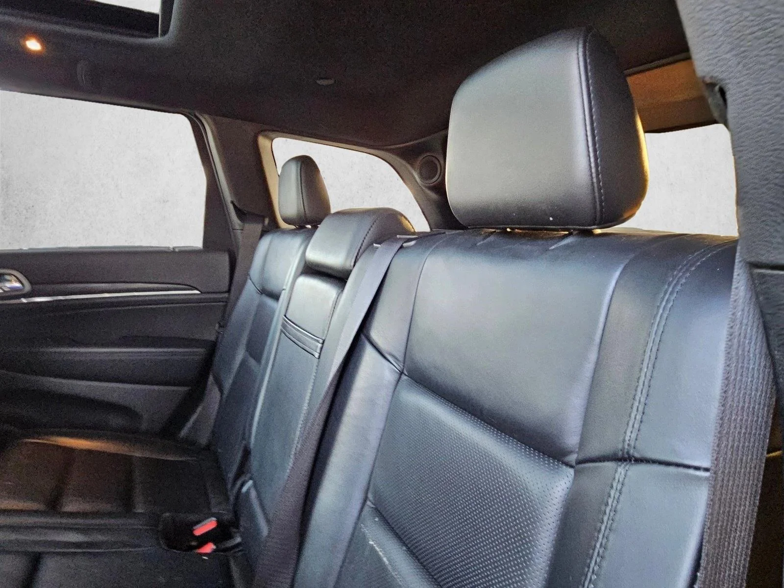 Used 2020 Velvet Red Pearlcoat Jeep Limited image 17