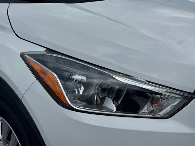 Used 2020 White Nissan S image 11