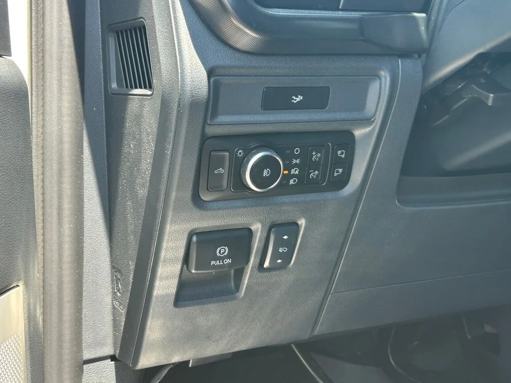 New 2026 Oxford White Ford Lariat image 40