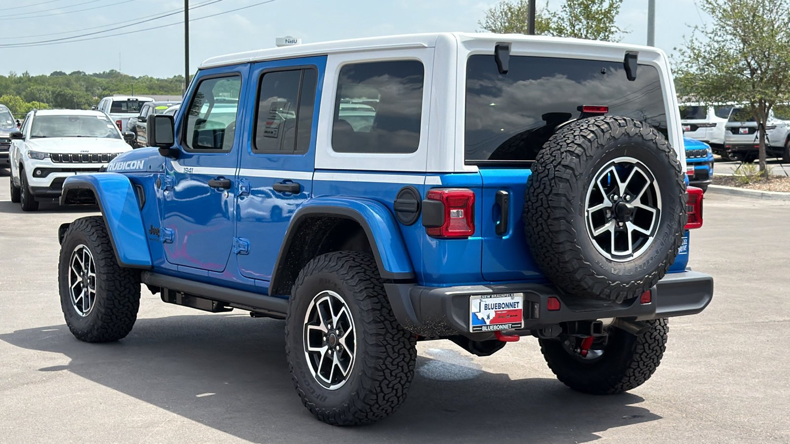 New 2026 Hydro Blue Pearl-Coat Exterior Paint Jeep Rubicon image 7