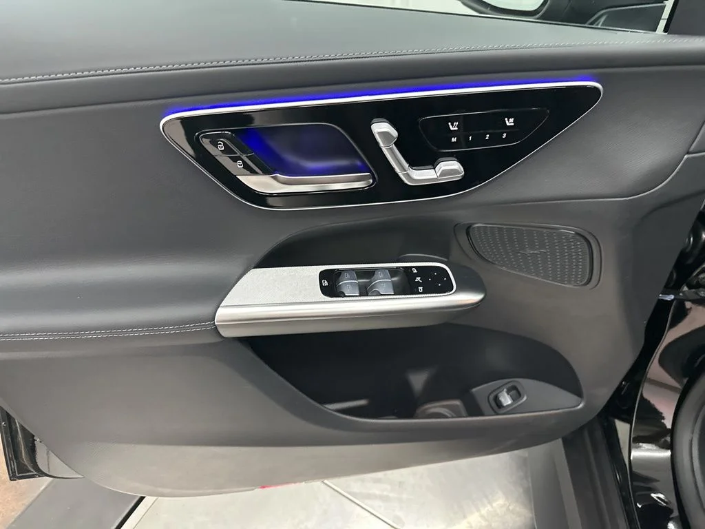 New 2026 Black Mercedes-Benz GLC 300 image 11