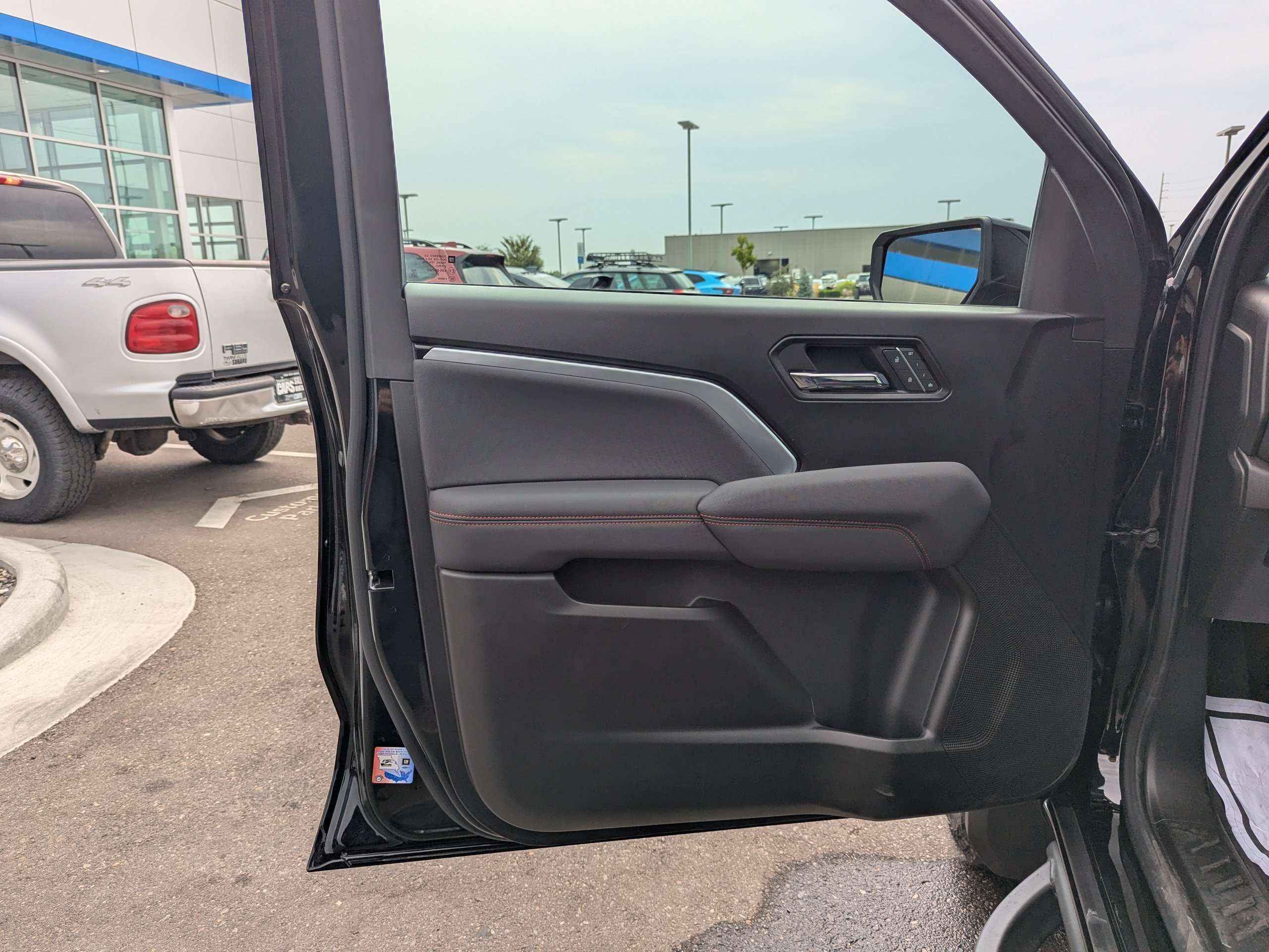 2026 Chevrolet Colorado Z71 - Photo 10