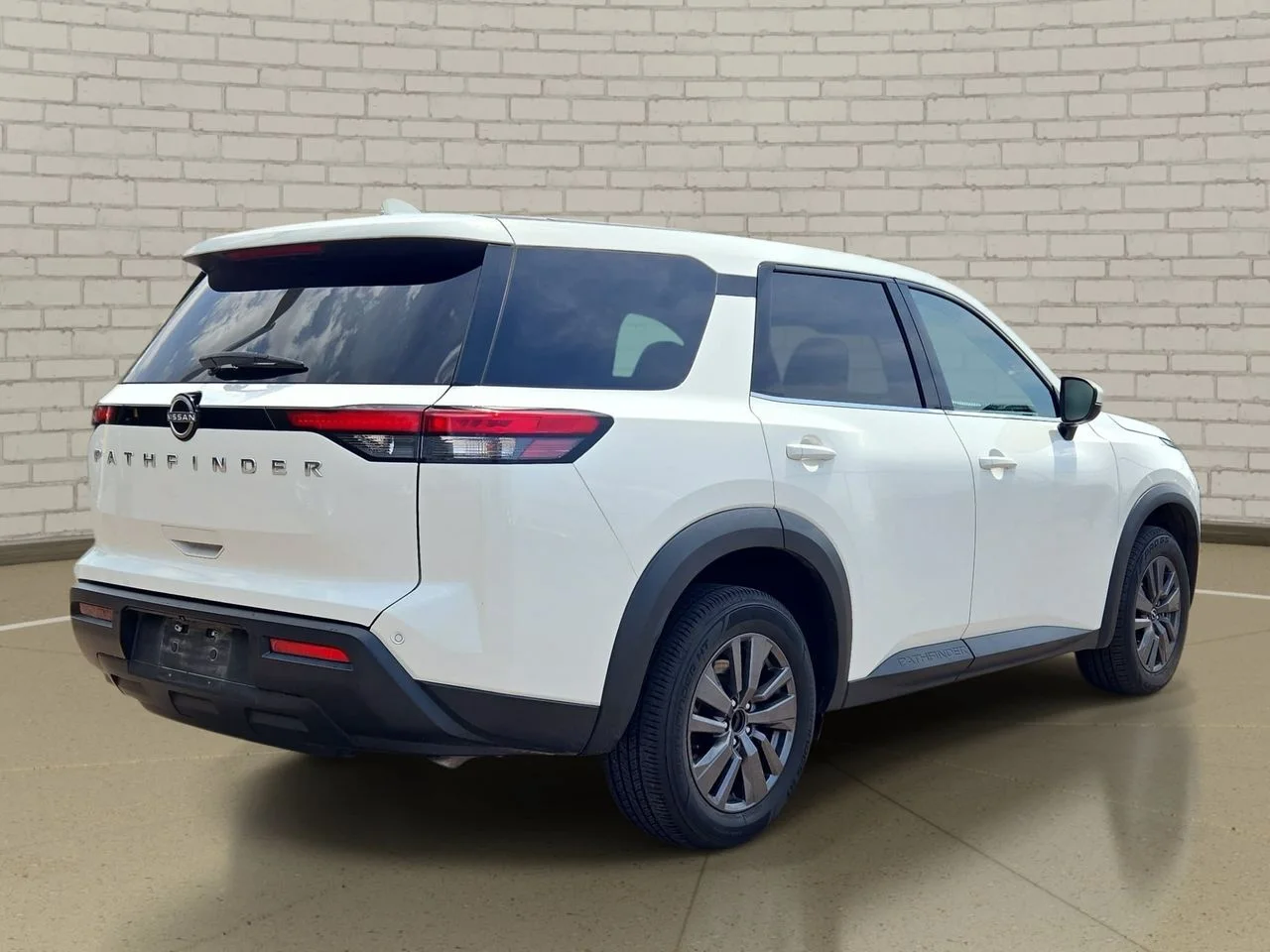 Used 2022 White Nissan S image 4