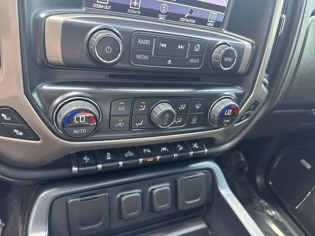 Used 2017 Silver GMC Denali image 23