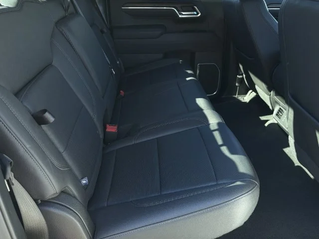 Used 2025 White GMC SLT image 35