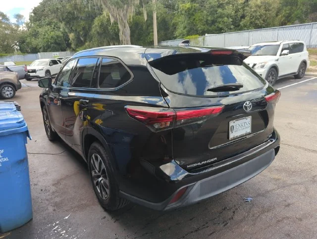 Used 2022 Black Toyota XLE image 3