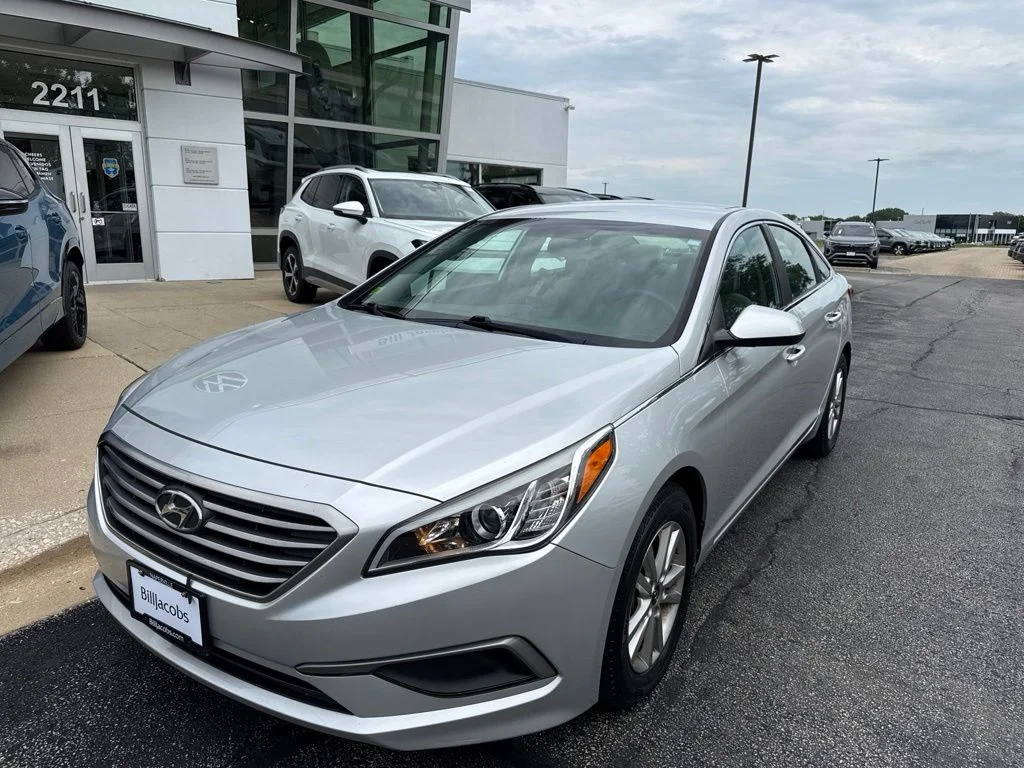 Used 2016 Hyundai Sonata SE with VIN 5NPE24AF0GH430635 for sale in Naperville, IL
