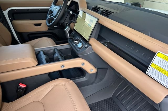 New 2026 White Land Rover X-Dynamic SE image 14