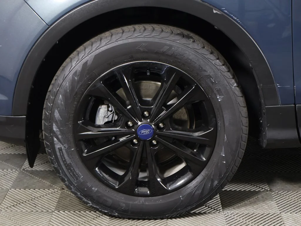 Used 2019 Green Ford SE image 18