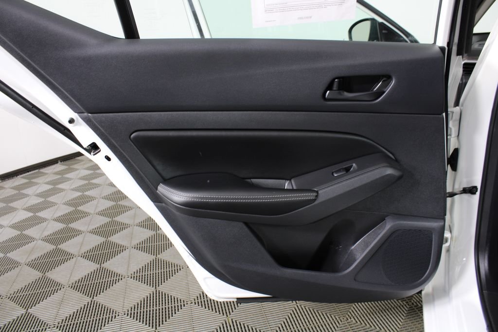 Used 2025 White Nissan 2.5 SV image 11