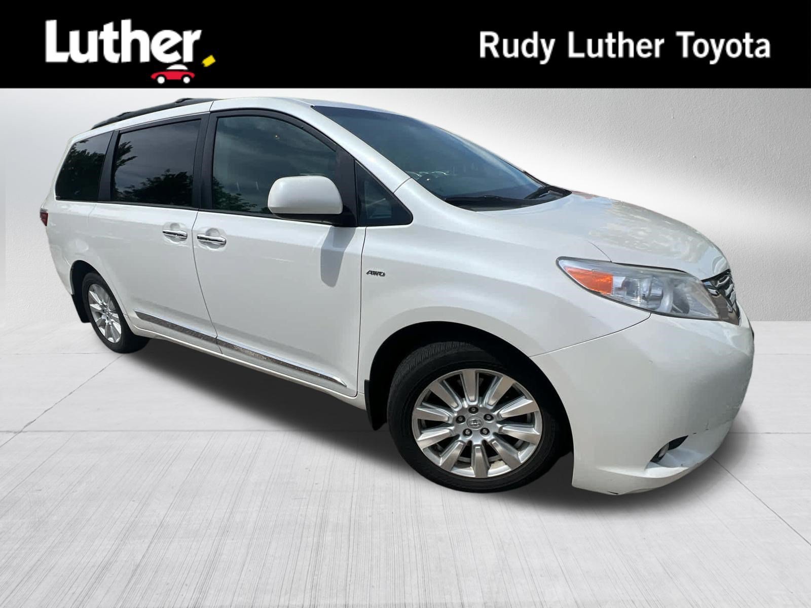 Used 2017 Blizzard Pearl Toyota XLE image 1