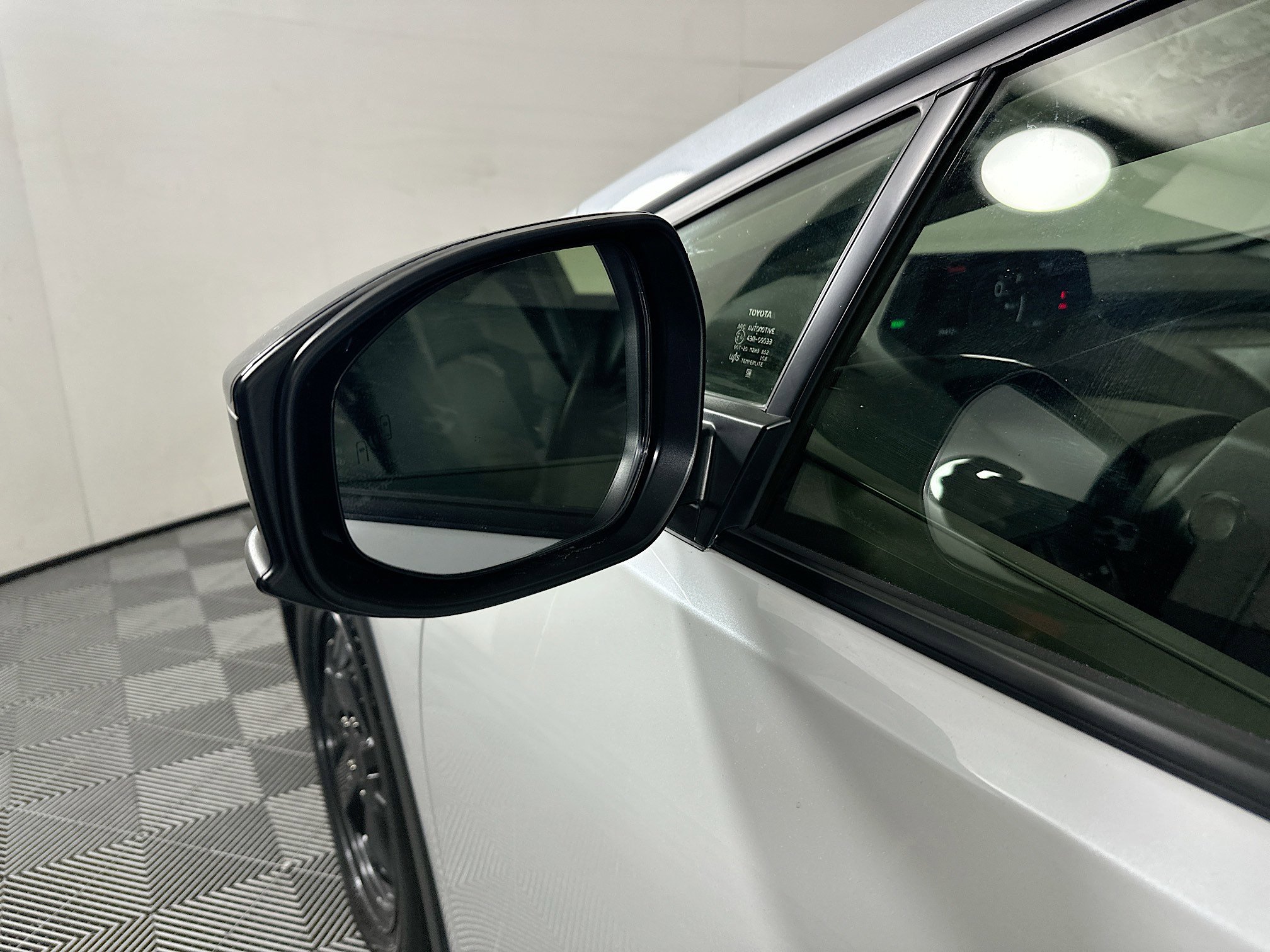 Used 2023 Pearl Toyota LE image 10