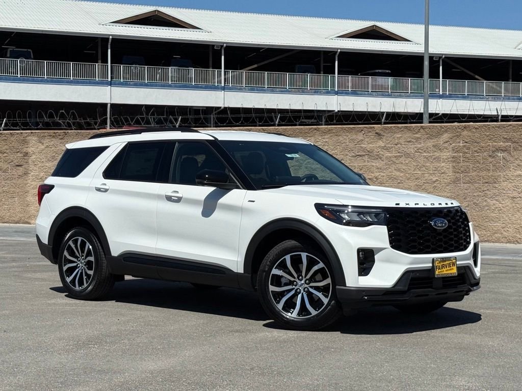 New 2026 Star White Metallic Tri-Coat Ford ST-Line image 1