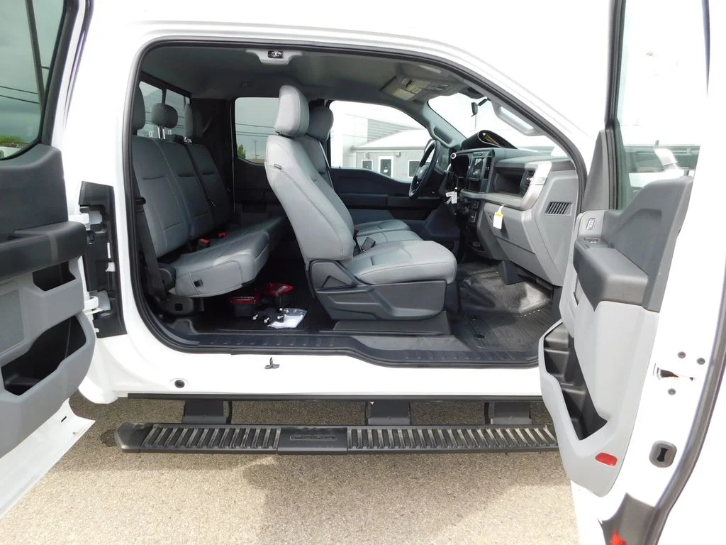 2025 Ford F-350 Super Duty Chassis Cab XL - Photo 18