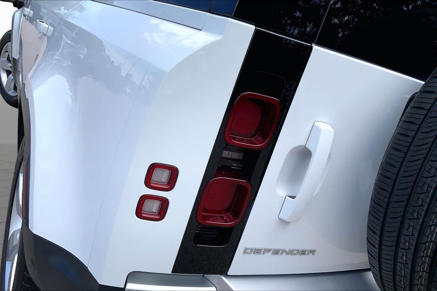 Used 2023 Fuji White Land Rover S image 26